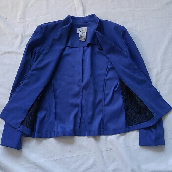 Blazer - Picture 7 of 7